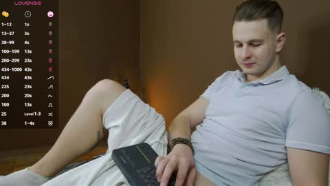 Snapshot of charlie_smiley chatting on December 5, 2024, 10:23 pm Charlie Smiley online show from December 5, 2024, 10:23 pm