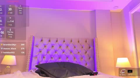 Snapshot of charlie_storm_ chatting on November 4, 2025, 11:48 pm online show from November 4, 2025, 11:48 pm