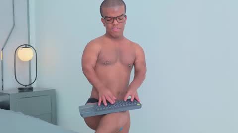 Snapshot of charlie_walkerr chatting on June 19, 2026, 7:17 pm charlie_walkerr online show from June 19, 2026, 7:17 pm