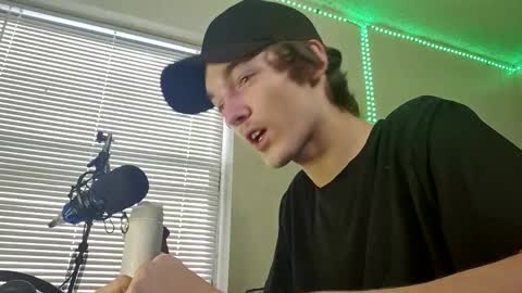 Snapshot of charlied09302 chatting on October 28, 2025, 9:17 pm char sexiness online show from October 28, 2025, 9:17 pm