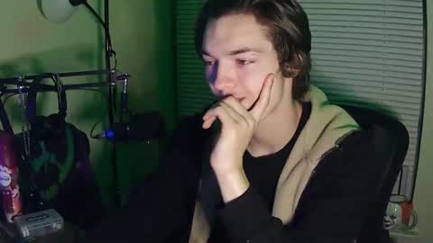 Snapshot of charlied09302 chatting on November 10, 2025, 10:25 am char sexiness online show from November 10, 2025, 10:25 am