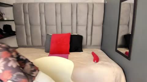 Charlot milf online show from April 15, 2026, 11:28 am