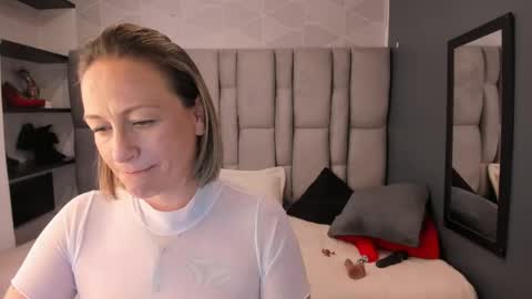 Charlot milf online show from April 30, 2026, 5:41 pm