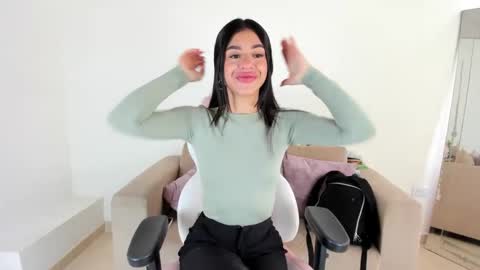 Snapshot of charlote_cowell_sub_ chatting on February 9, 2025, 7:52 pm online show from February 9, 2025, 7:52 pm