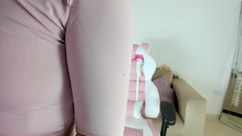 Snapshot of charlote_cowell_sub_ chatting on February 11, 2025, 10:07 pm online show from February 11, 2025, 10:07 pm