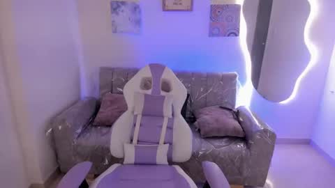 Snapshot of charlote_cowell_sub_ chatting on September 16, 2025, 3:57 pm online show from September 16, 2025, 3:57 pm