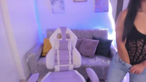 Snapshot of charlote_cowell_sub_ chatting on October 1, 2025, 4:02 pm online show from October 1, 2025, 4:02 pm