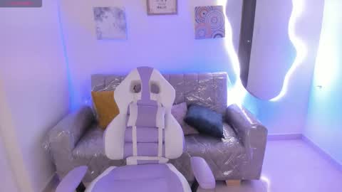 Snapshot of charlote_cowell_sub_ chatting on October 15, 2025, 7:03 pm online show from October 15, 2025, 7:03 pm