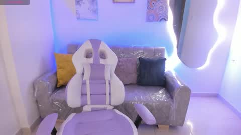 Snapshot of charlote_cowell_sub_ chatting on November 10, 2025, 5:12 pm online show from November 10, 2025, 5:12 pm