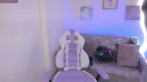 Snapshot of charlote_cowell_sub_ chatting on November 14, 2025, 9:24 pm online show from November 14, 2025, 9:24 pm