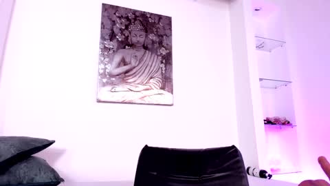 Snapshot of charlote_zc_ chatting on March 8, 2025, 11:18 pm Charlote online show from March 8, 2025, 11:18 pm