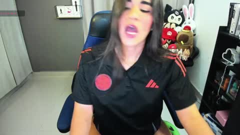Snapshot of charlott__v chatting on June 23, 2026, 8:18 pm Valery online show from June 23, 2026, 8:18 pm