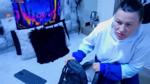 charlotte online show from October 25, 2025, 11:07 am