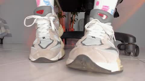 charlotte  grey online show from October 13, 2025, 7:36 pm