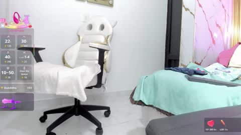 charlotte__milf online show from February 7, 2026, 7:56 am