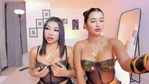 Snapshot of charlotte_es chatting on November 2, 2025, 12:02 am Charlotte online show from November 2, 2025, 12:02 am