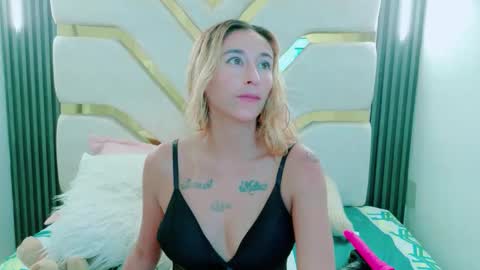 Snapshot of charlotte_phaeton chatting on November 25, 2025, 1:05 am Charlotte online show from November 25, 2025, 1:05 am