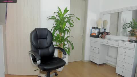 Yuli online show from December 13, 2024, 6:38 pm