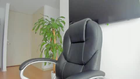 Yuli online show from May 2, 2026, 6:46 pm