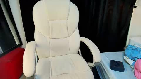 Snapshot of charlotte_walker1 chatting on September 10, 2025, 4:23 am charlotte_walker1 online show from September 10, 2025, 4:23 am