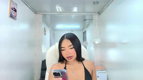 charlotte_walker1 online show from April 18, 2026, 3:21 am