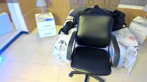 Snapshot of charlotte_whitee1 chatting on October 31, 2025, 12:17 pm Charlotte Everyday From 0700 to 1300 Col Time online show from October 31, 2025, 12:17 pm