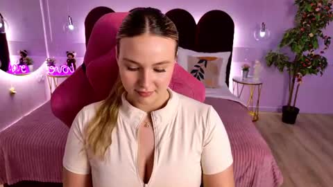 Snapshot of charlotteatwood chatting on June 22, 2026, 4:04 pm charlotteatwood online show from June 22, 2026, 4:04 pm