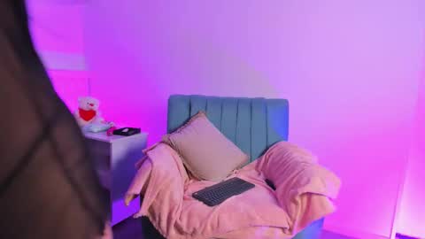 Charlottee01  online show from February 18, 2026, 11:17 am