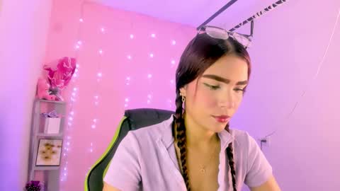 charlotteee online show from November 4, 2025, 1:48 am