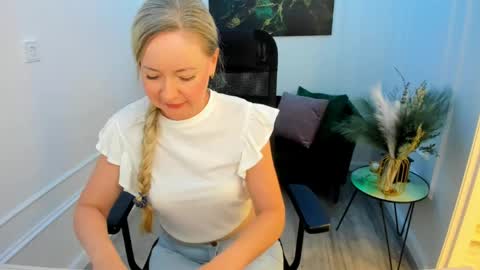 Snapshot of charlottekerti chatting on May 25, 2026, 6:14 pm Charlotte online show from May 25, 2026, 6:14 pm