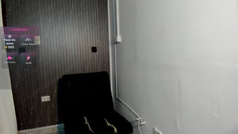 charlotteking8 online show from March 6, 2026, 11:39 am