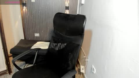 charlotteking8 online show from March 10, 2026, 11:48 am