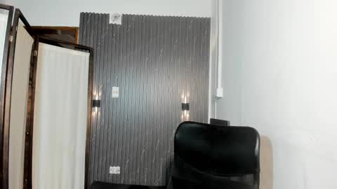 charlotteking8 online show from March 17, 2026, 12:19 pm