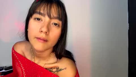 charlottekiss99 online show from May 7, 2026, 2:11 pm