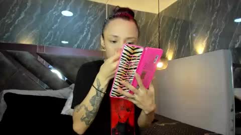 Snapshot of charlottekraviz chatting on February 17, 2026, 6:36 pm Charlotte online show from February 17, 2026, 6:36 pm