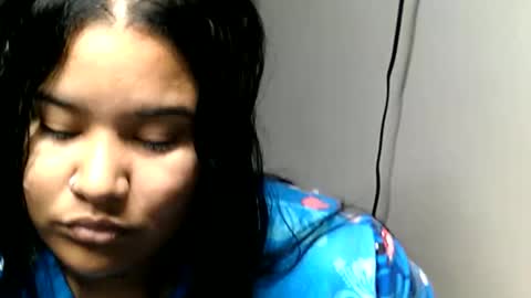 charlottequeen_21 online show from May 1, 2026, 12:21 pm