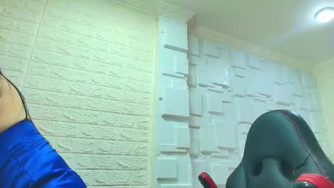 Charlotte  Schmidt online show from December 17, 2025, 11:27 am