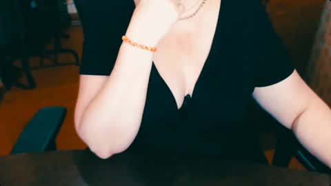 CharlotteXTasty online show from January 24, 2025, 4:28 pm