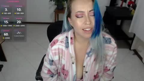 charlottezoe online show from February 18, 2025, 10:49 am