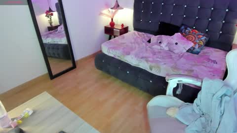 Snapshot of charly_morningstar chatting on October 3, 2025, 5:15 am Charly online show from October 3, 2025, 5:15 am