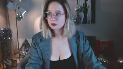 Michelle  online show from May 3, 2026, 3:01 am