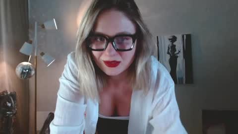Snapshot of charming_beauty chatting on June 5, 2026, 6:52 am Michelle online show from June 5, 2026, 6:52 am