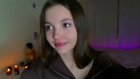 Snapshot of charming_bliss chatting on October 2, 2025, 4:47 pm Kaylee online show from October 2, 2025, 4:47 pm