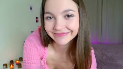 Snapshot of charming_bliss chatting on October 5, 2025, 3:43 pm Kaylee online show from October 5, 2025, 3:43 pm