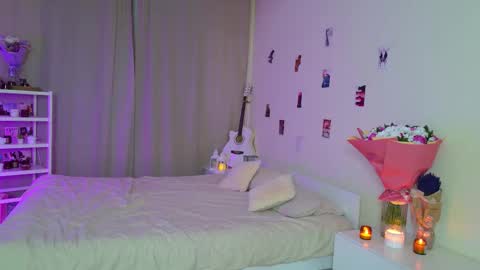 Snapshot of charming_bliss chatting on October 18, 2025, 3:57 pm Kaylee online show from October 18, 2025, 3:57 pm