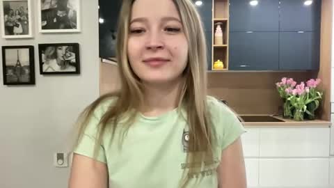 Sarah online show from March 12, 2025, 12:04 pm