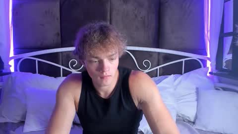 Snapshot of chase_muscular chatting on October 5, 2025, 3:43 pm Chase online show from October 5, 2025, 3:43 pm
