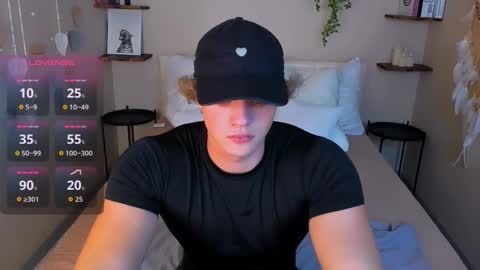 Snapshot of chase_muscular chatting on November 25, 2025, 10:37 am Chase online show from November 25, 2025, 10:37 am