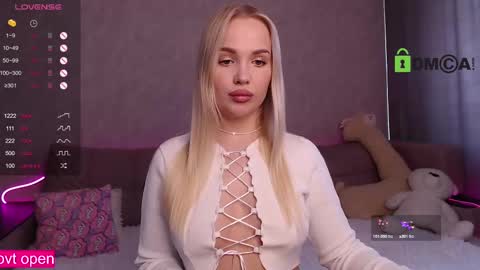 Snapshot of chatur_babes_ chatting on February 27, 2025, 6:40 am Im Elya inst Elya Elfie online show from February 27, 2025, 6:40 am