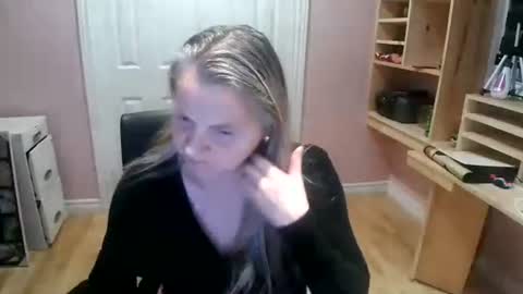 Snapshot of chealsiek chatting on December 4, 2025, 11:13 pm chealsiek online show from December 4, 2025, 11:13 pm